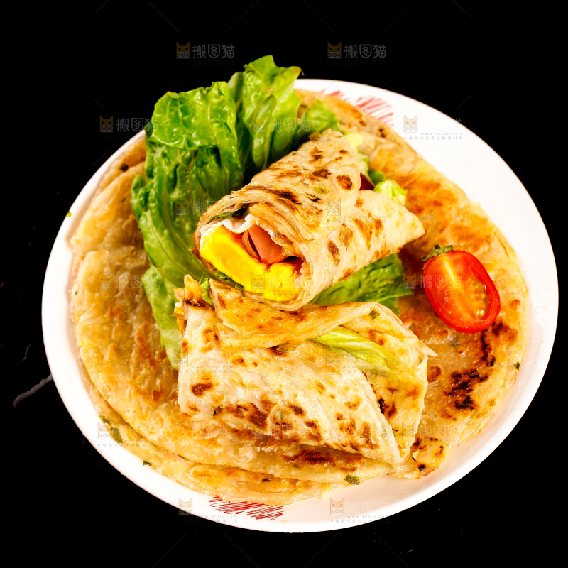盘子里的鸡蛋香肠卷饼
