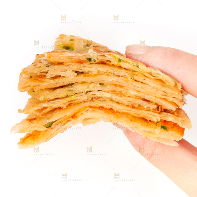 手拿着葱油饼