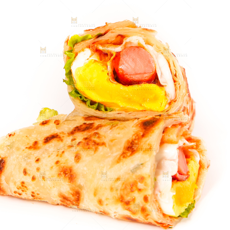 白底上的鸡蛋香肠卷饼