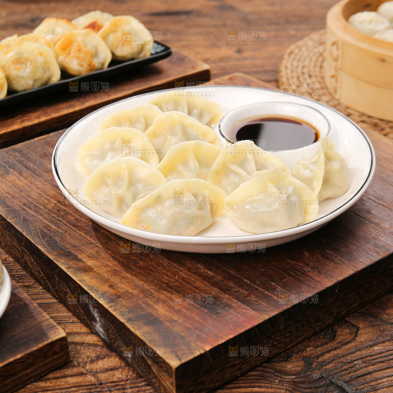 盘子里的手工水饺