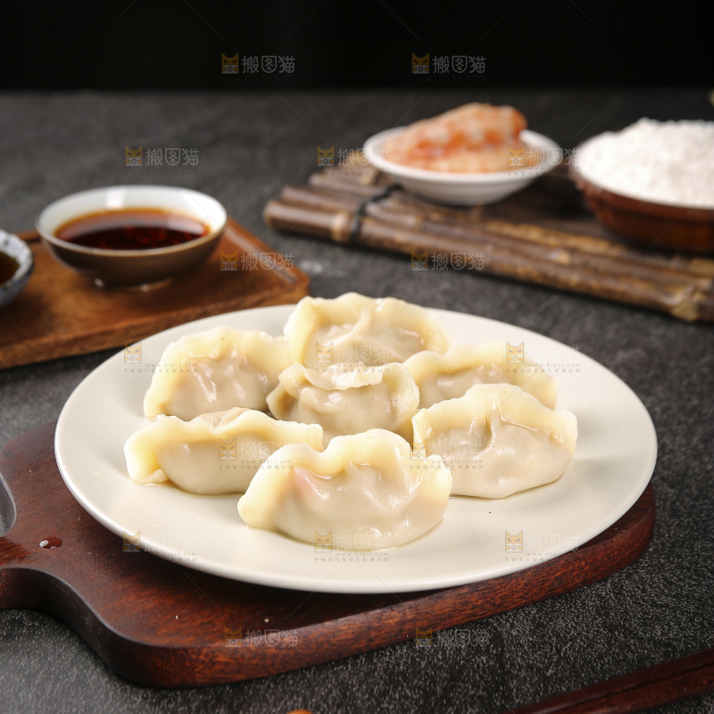 盘子里的手工水饺