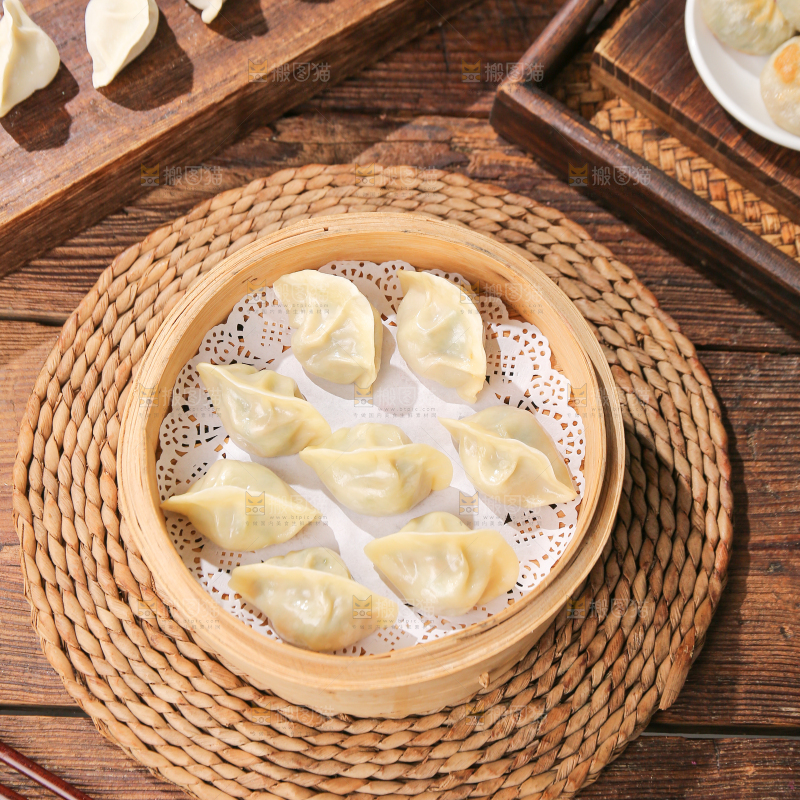 蒸笼里的蒸饺