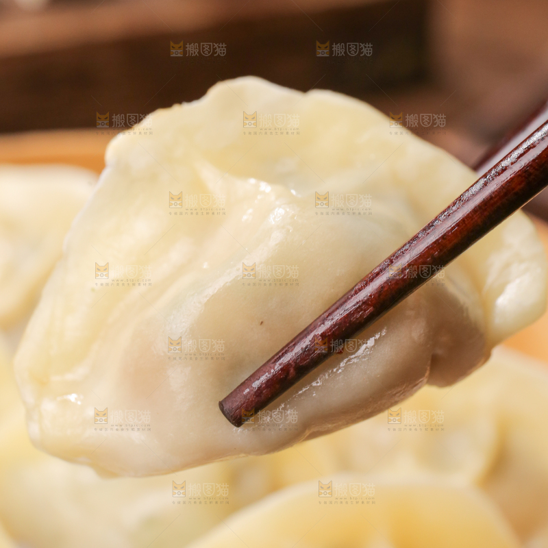 筷子上饺子蒸饺
