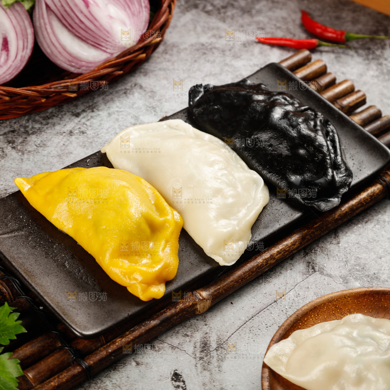 盘子里的大饺子组合