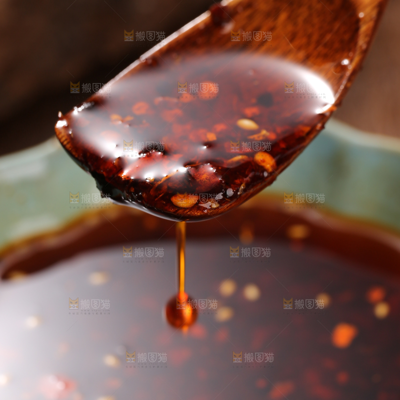 勺子上的油泼辣子