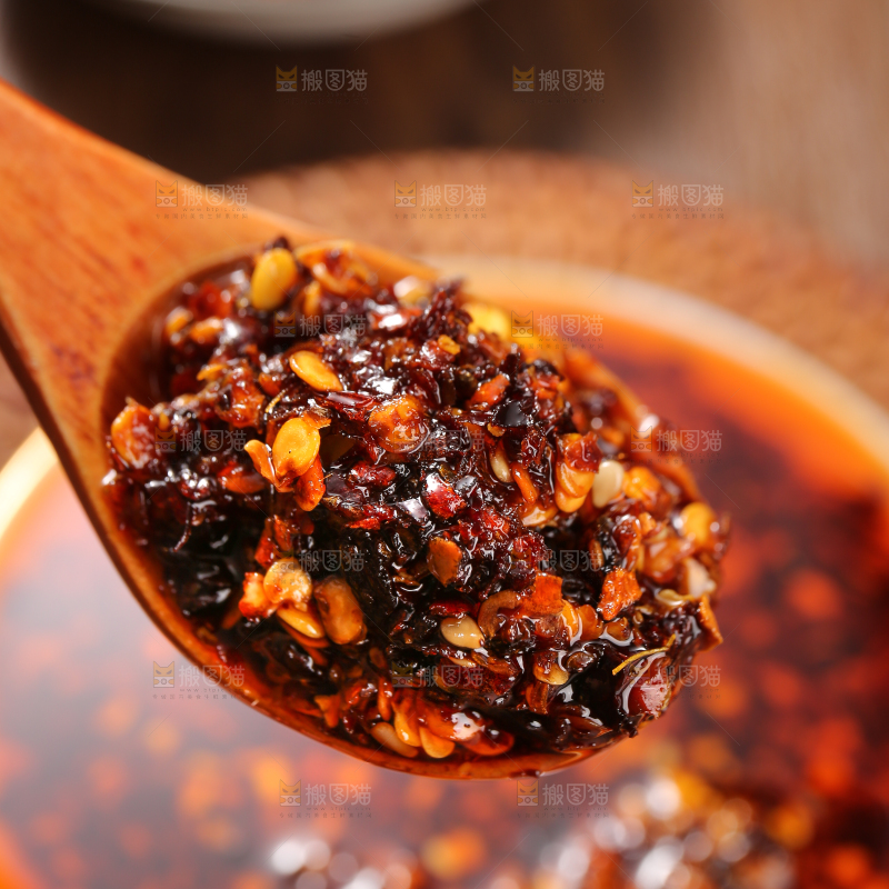 勺子上的油泼辣子