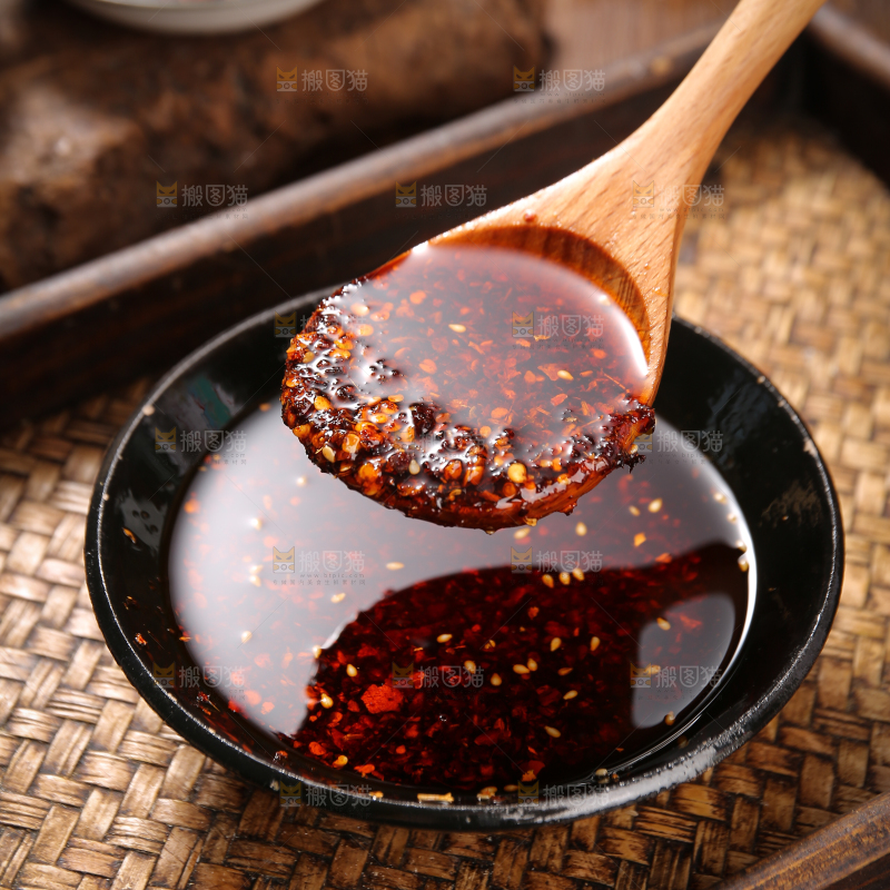 勺子上的油辣子