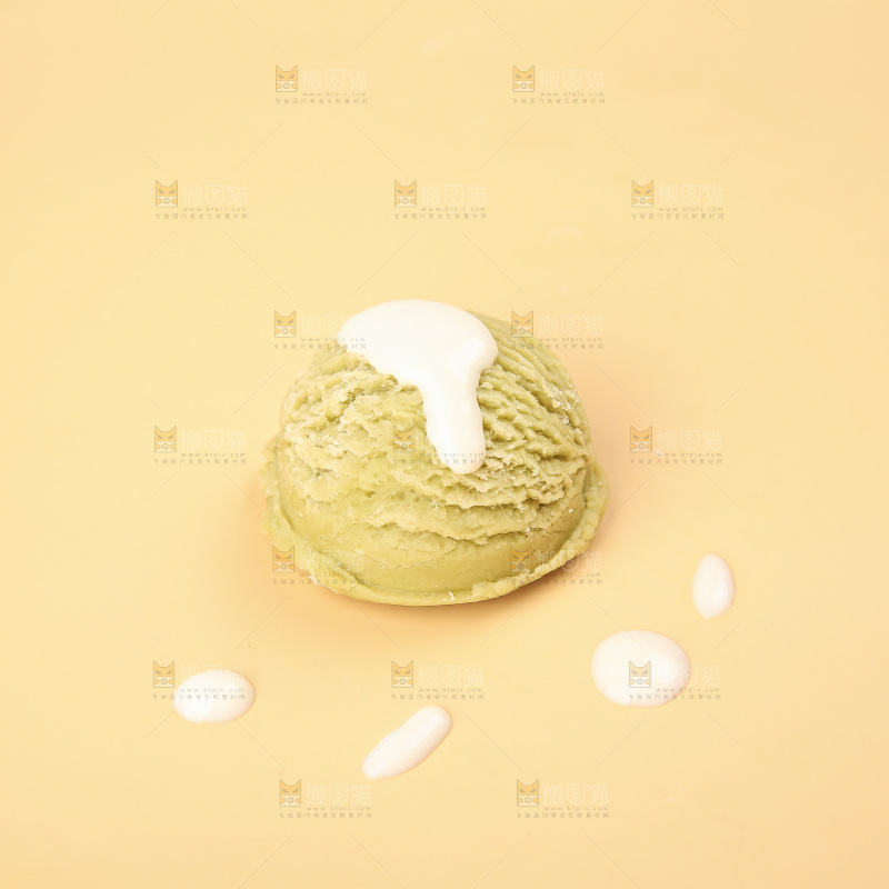 浅底上的酸奶冰淇淋