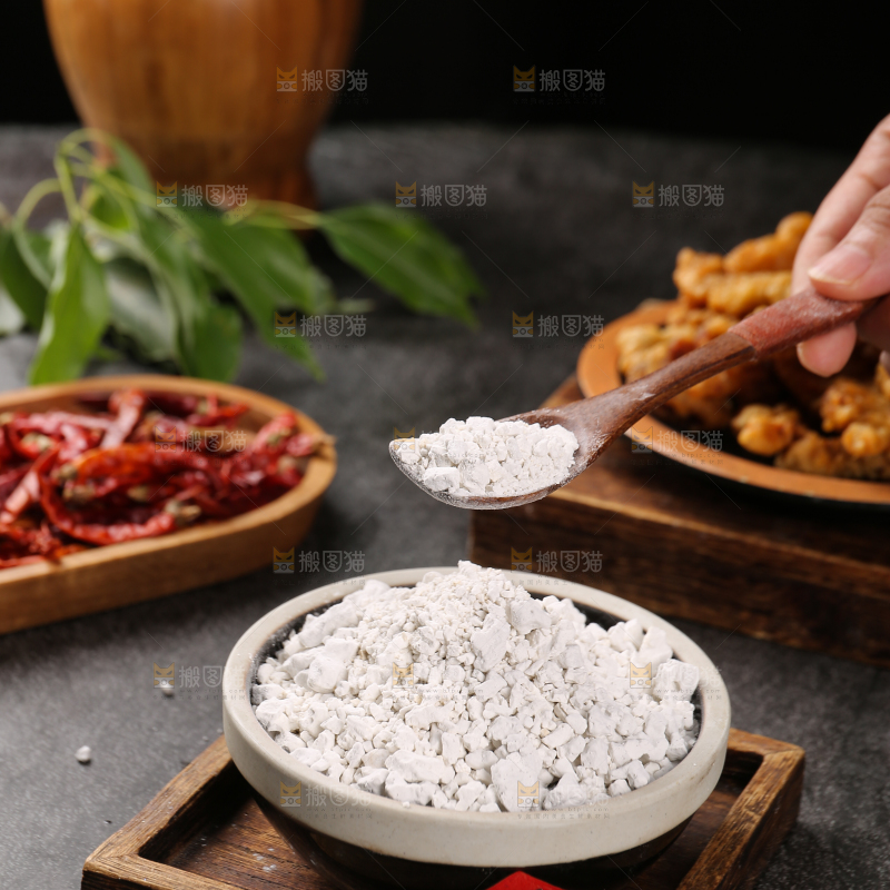 勺子上的红薯淀粉