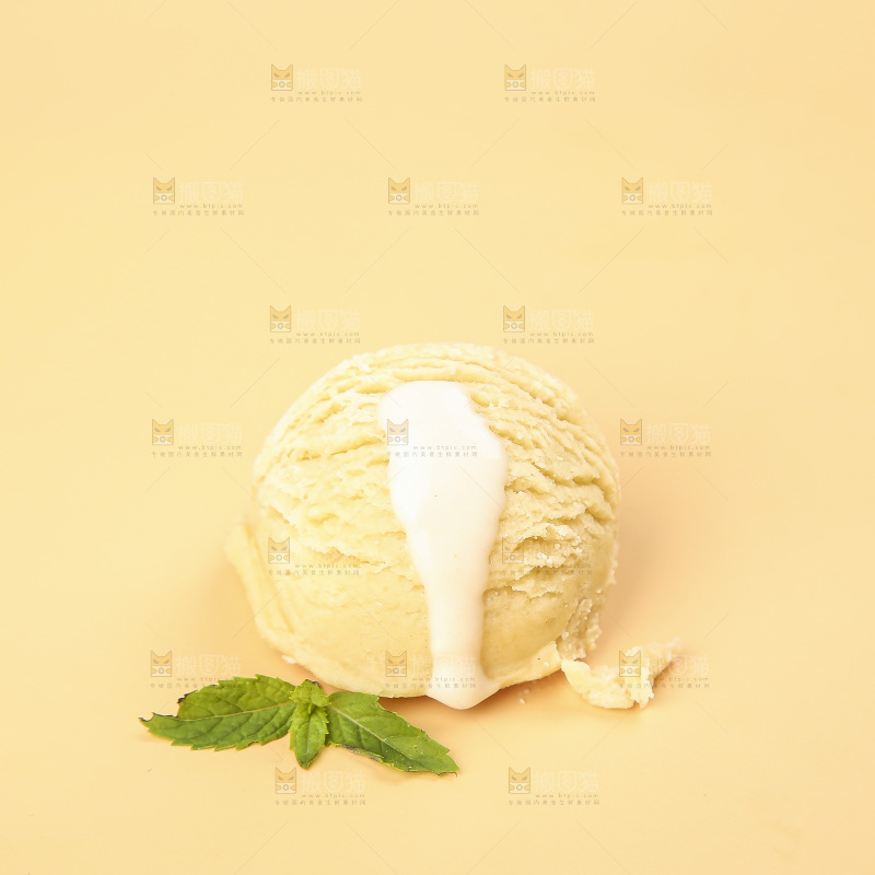 浅底上的奶油冰淇淋