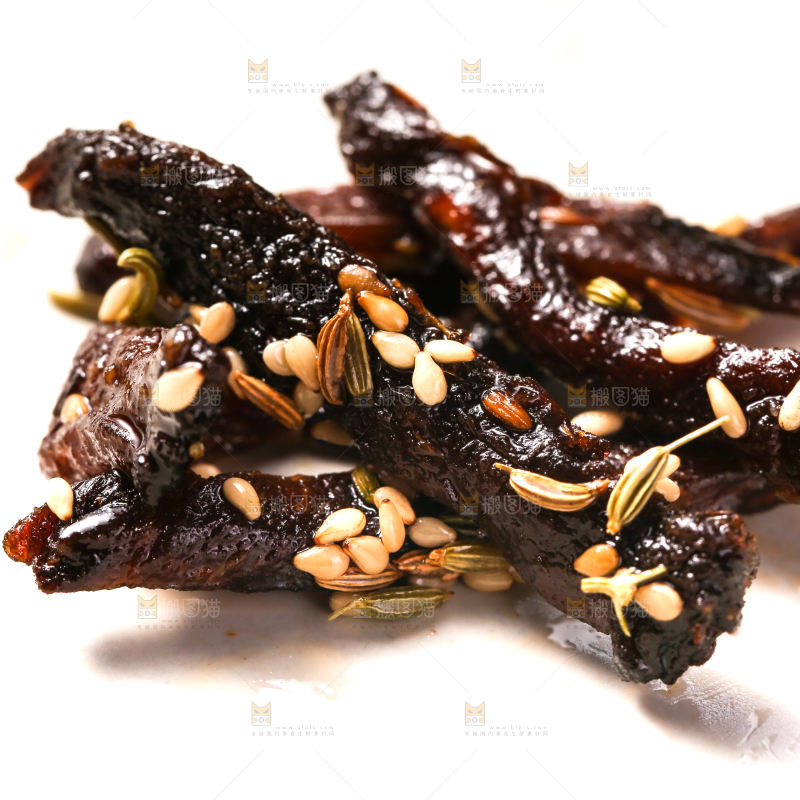 白底上的孜然芥肉条
