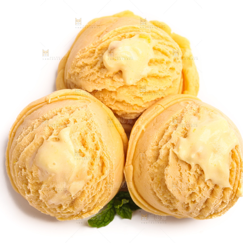 白底上放着的奶油冰激凌