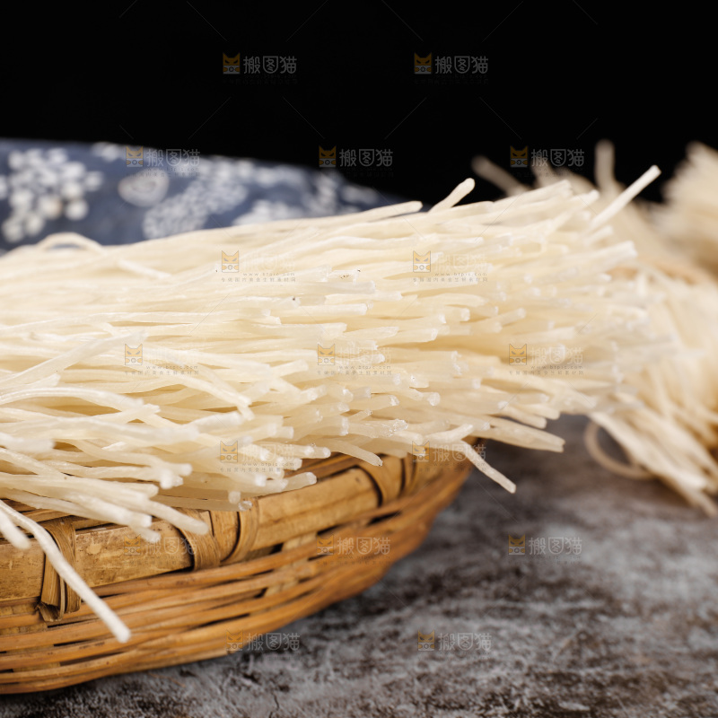 篮子里的葛根粉条
