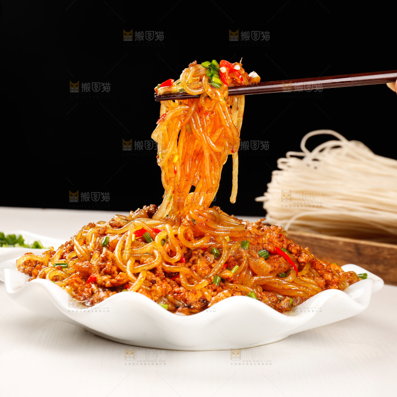 筷子上夹着蚂蚁上树