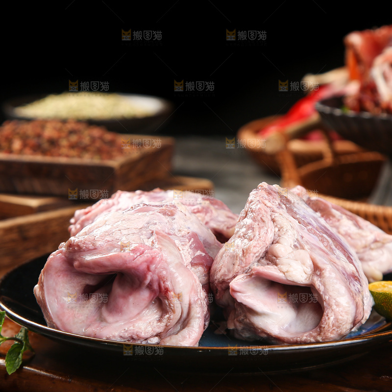 盘子里的生脆骨肉