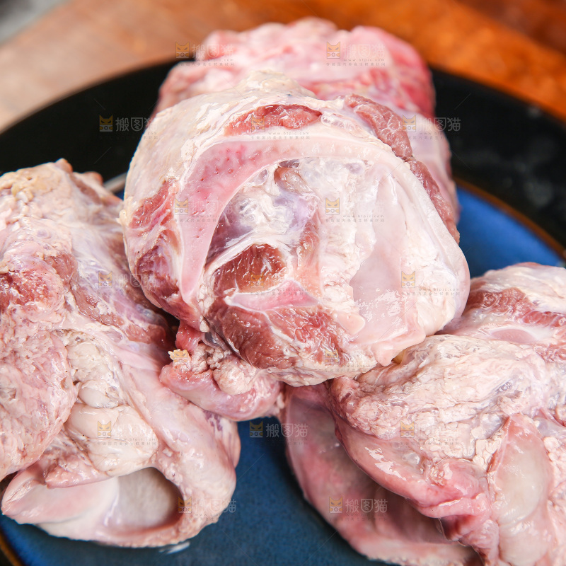 盘子里的生脆骨肉