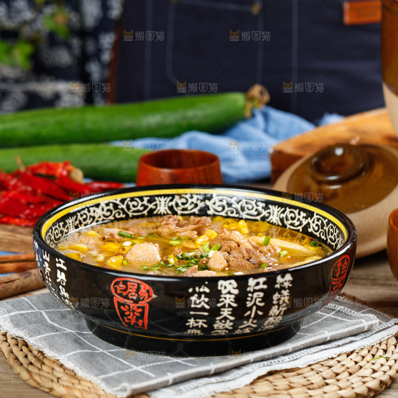 木底上的一碗板栗鸡汤