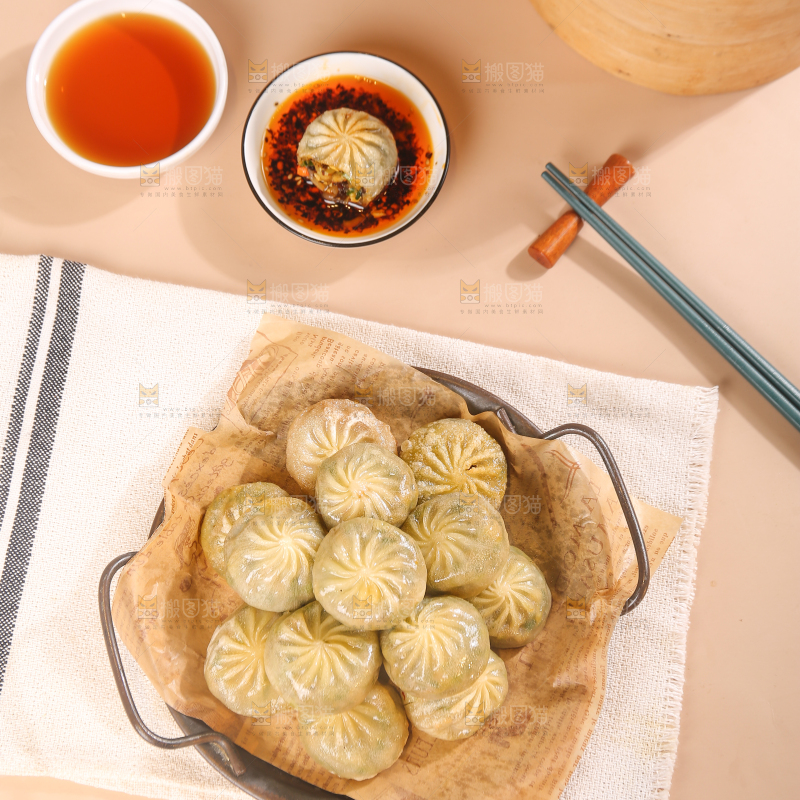 盘子里的小煎包