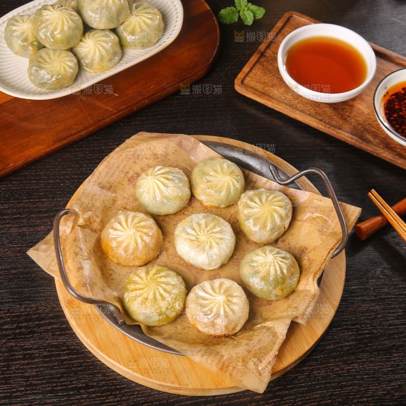 盘子里的小煎包