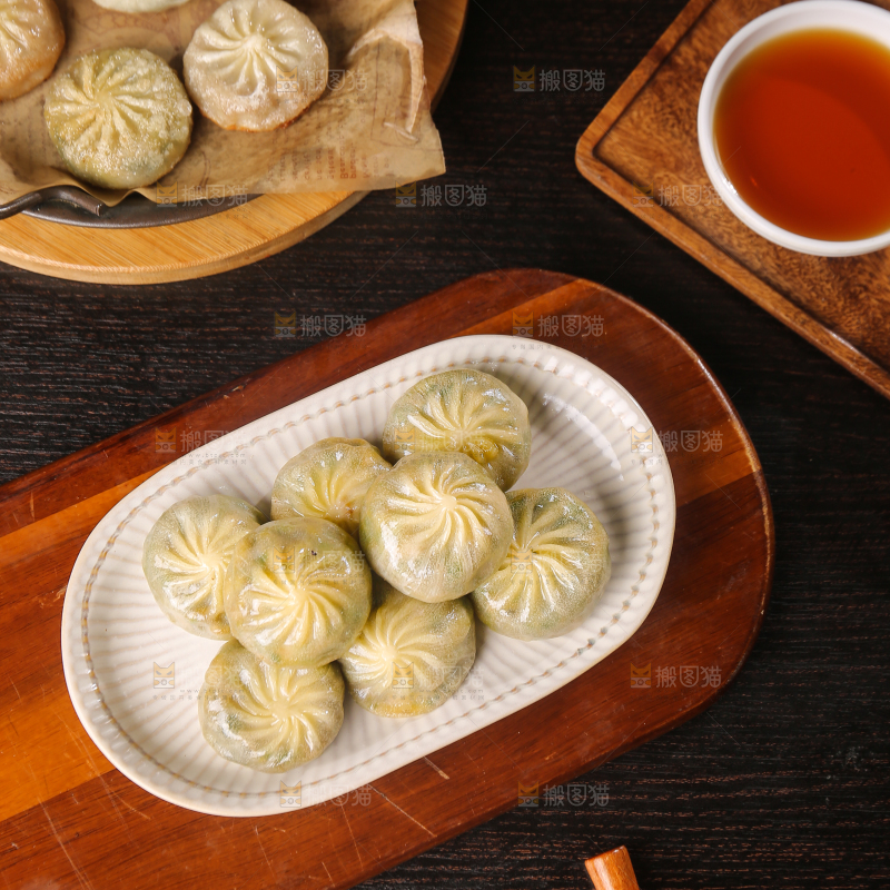 盘子里的小煎包