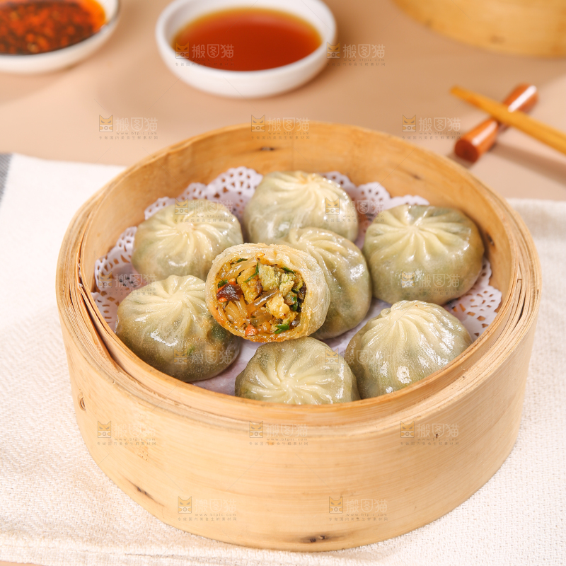 蒸笼里的粉丝包子