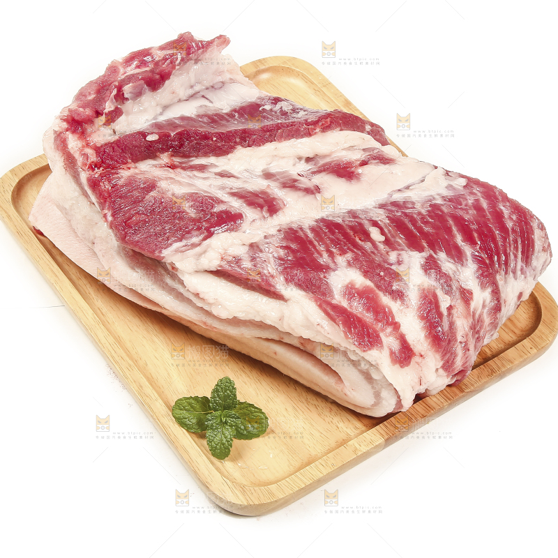 木盘里的土猪肉