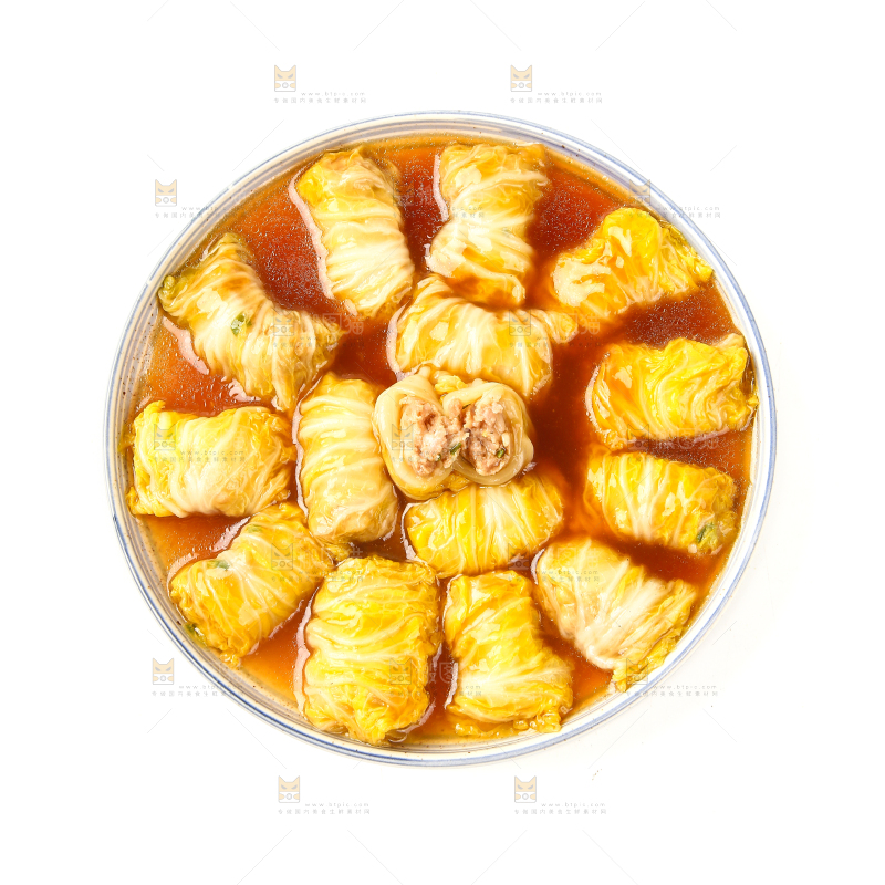 白底上放着一盘娃娃菜酿肉卷