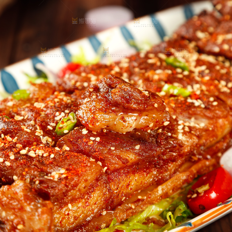 一盘脆皮五花肉