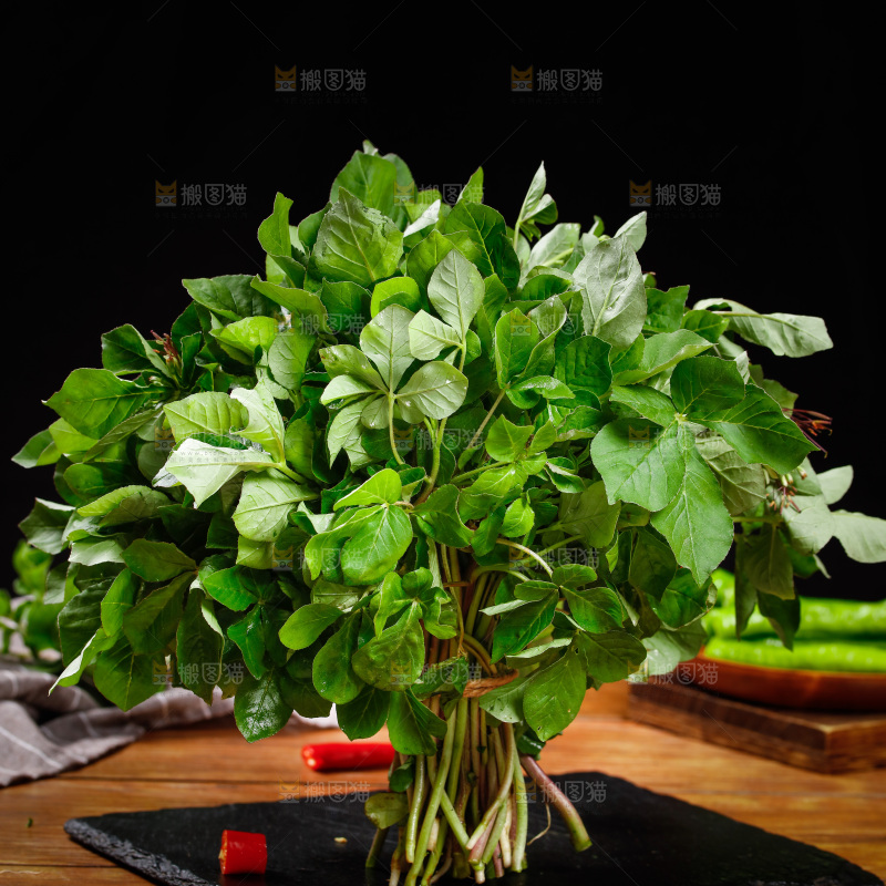 黑石板上放着湖北白花菜