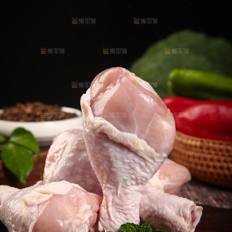 一堆新鲜鸡腿
