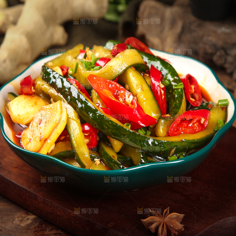 一盘开胃腌黄瓜