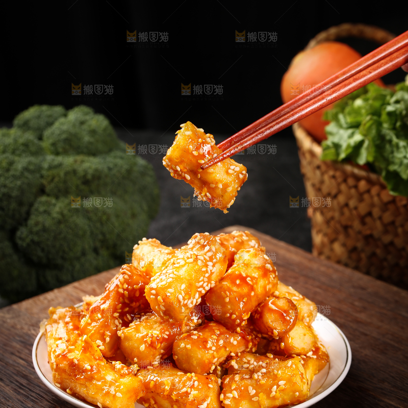 筷子上夹着拔丝山药