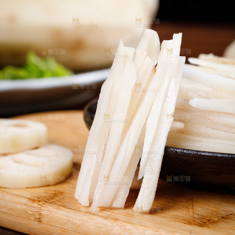 木底上的莲藕