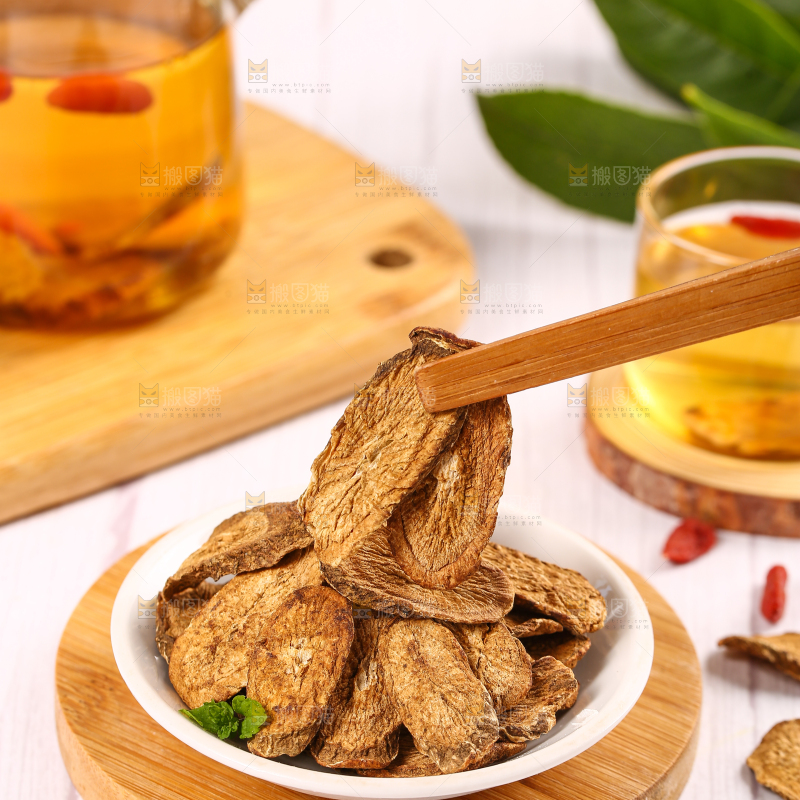 夹子上夹着牛蒡片