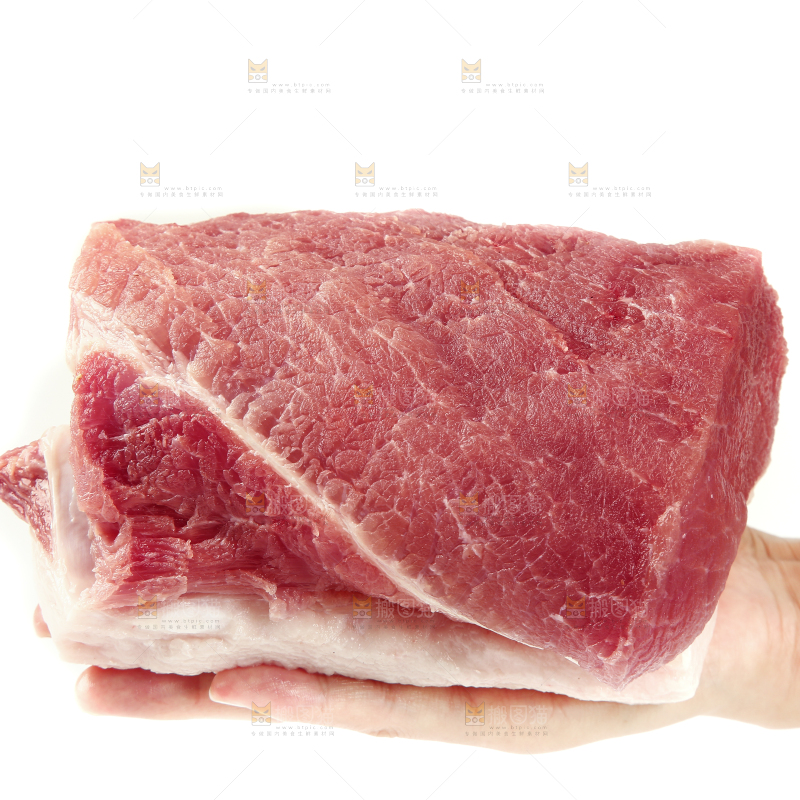 手里拿着里脊肉