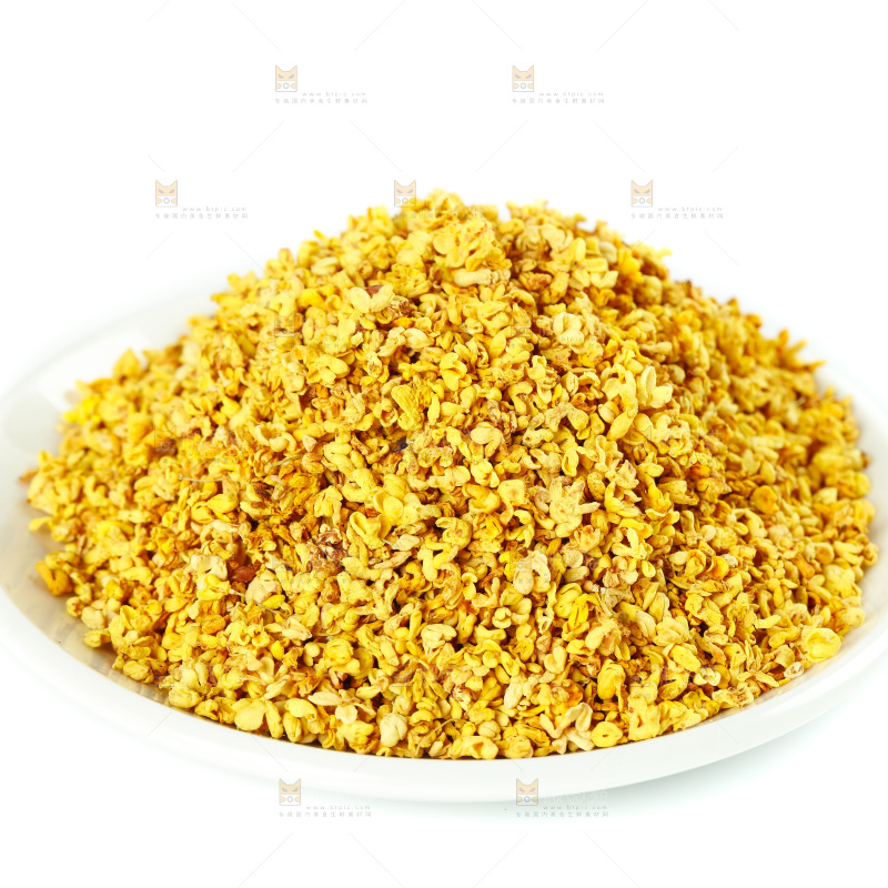 白底上放着一盘桂花
