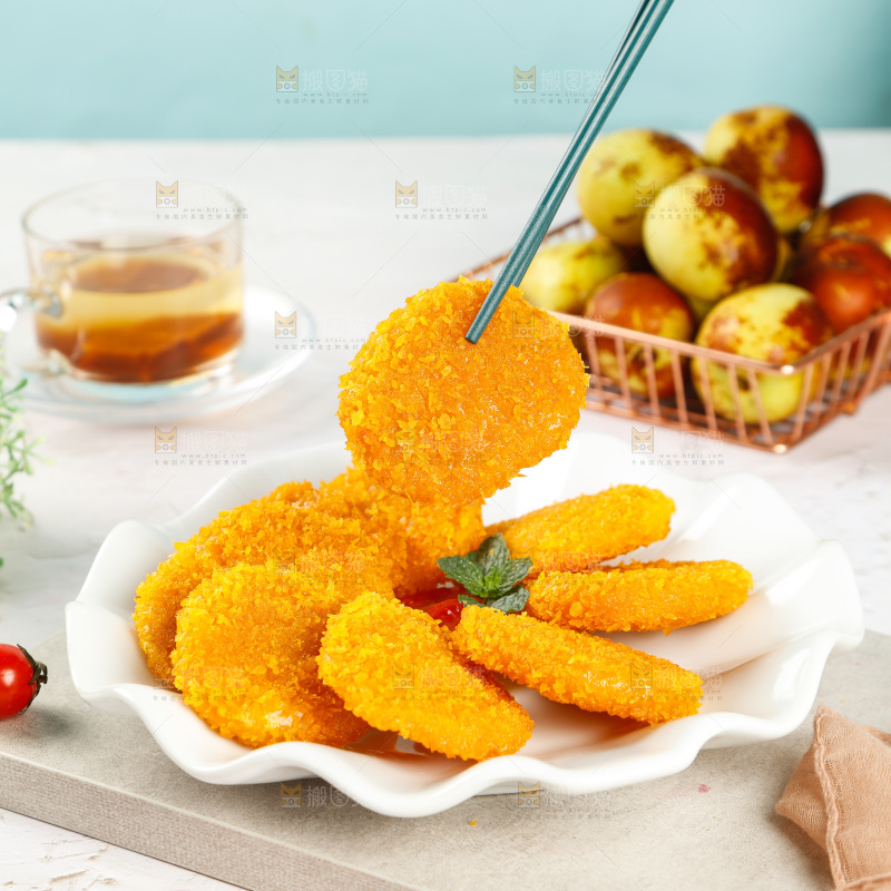 筷子上夹着南瓜饼