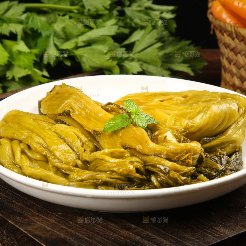 盘子里的泡酸菜