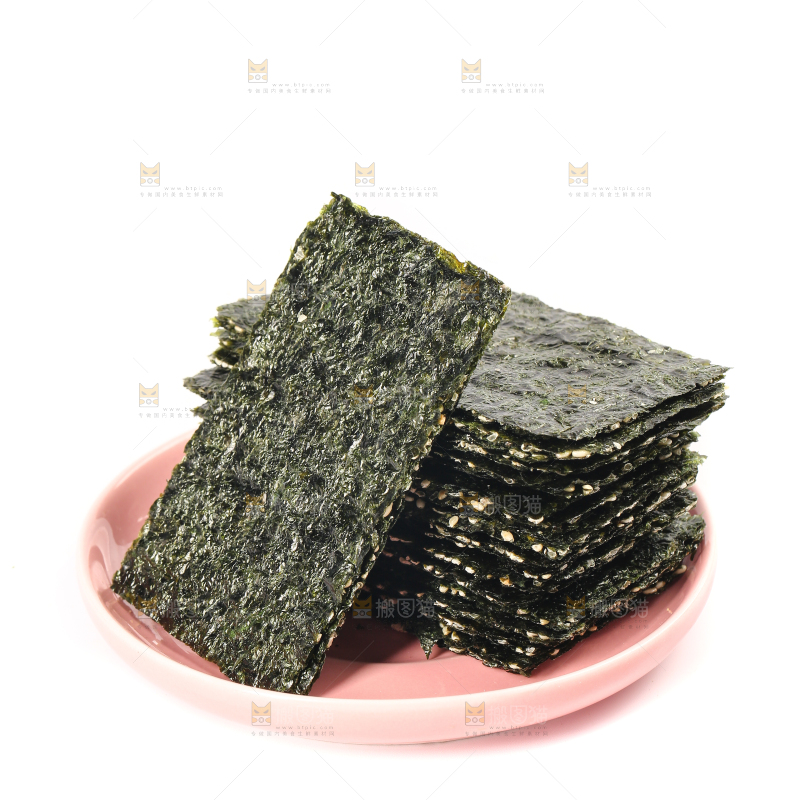 白底上放着一盘海苔夹心脆