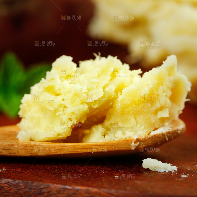 勺子里的黃心紅薯