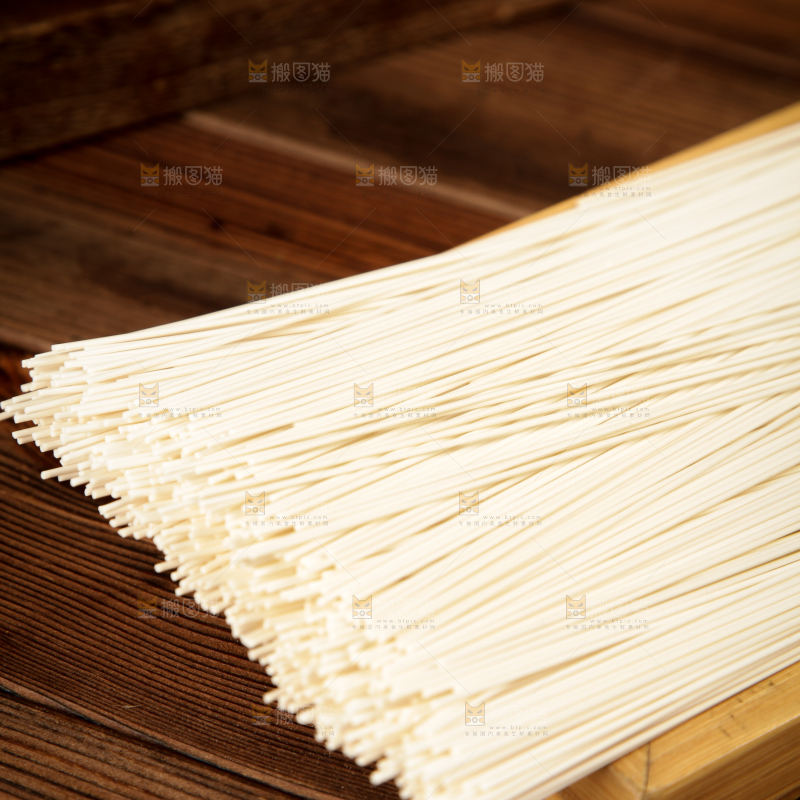 盘子里的细挂面