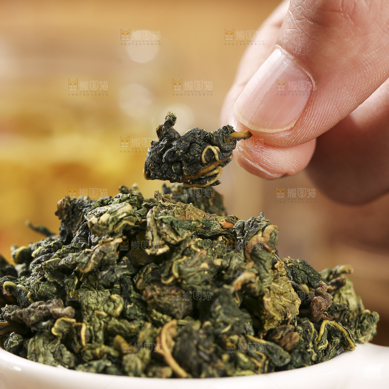 木底上放着的桑叶茶