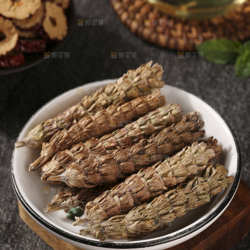 木底上的夏枯草
