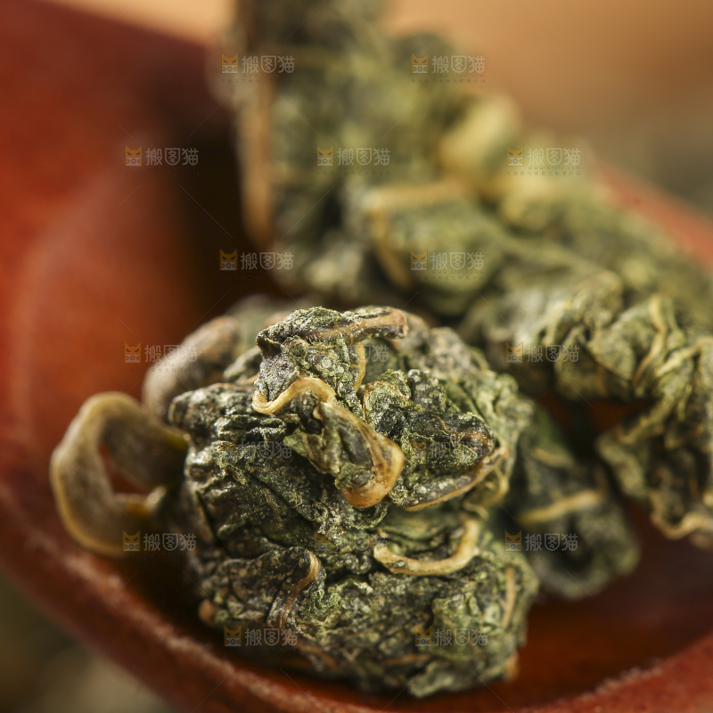 木底上放着的桑叶茶