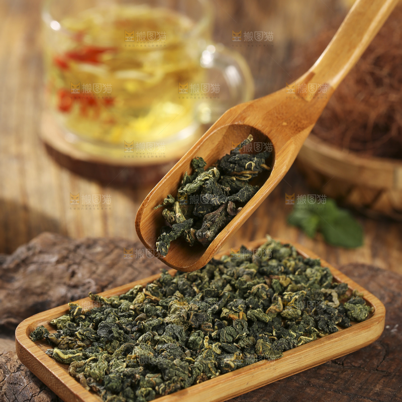 木底上放着的桑叶茶