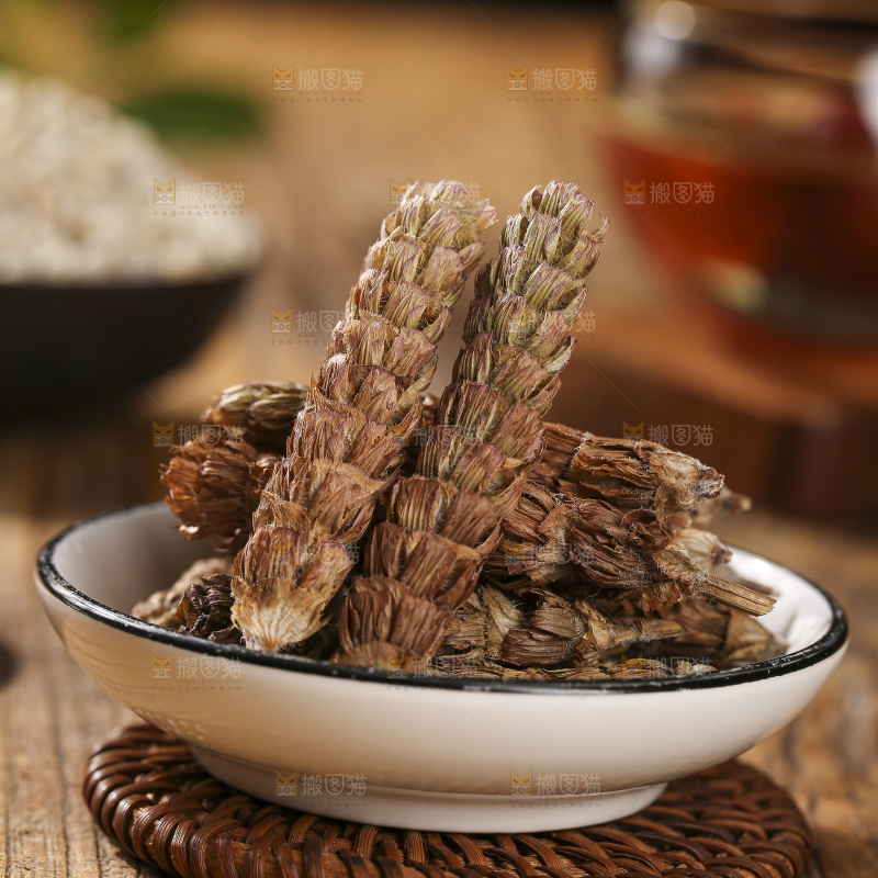 木底上的夏枯草