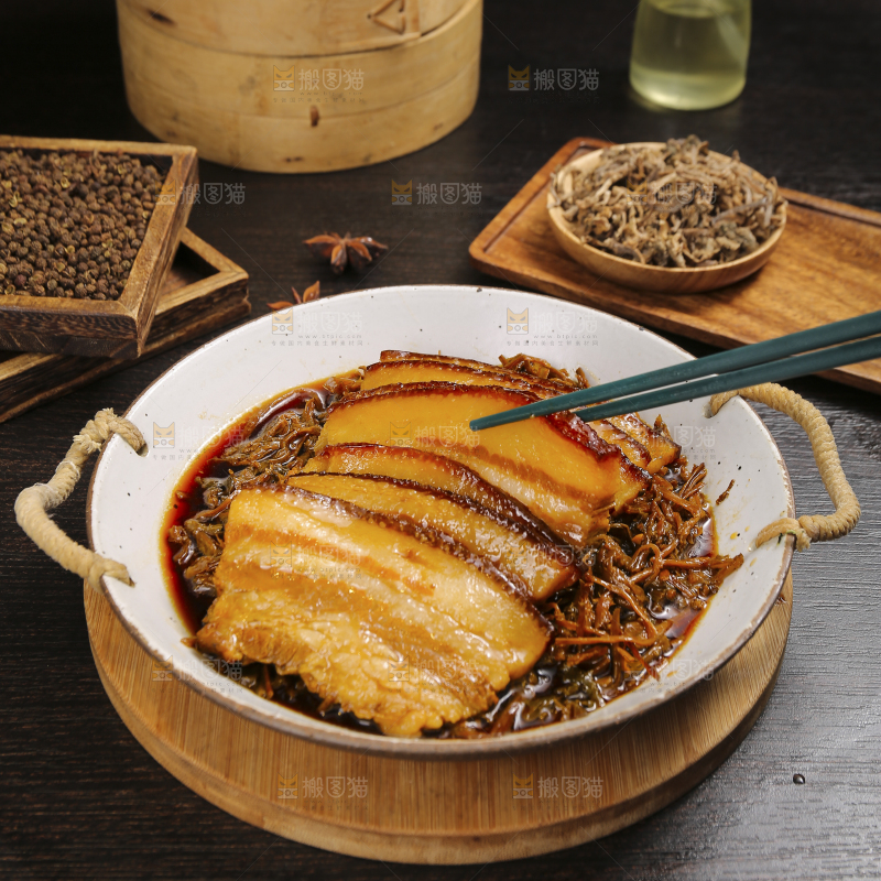深底上的梅干菜扣肉