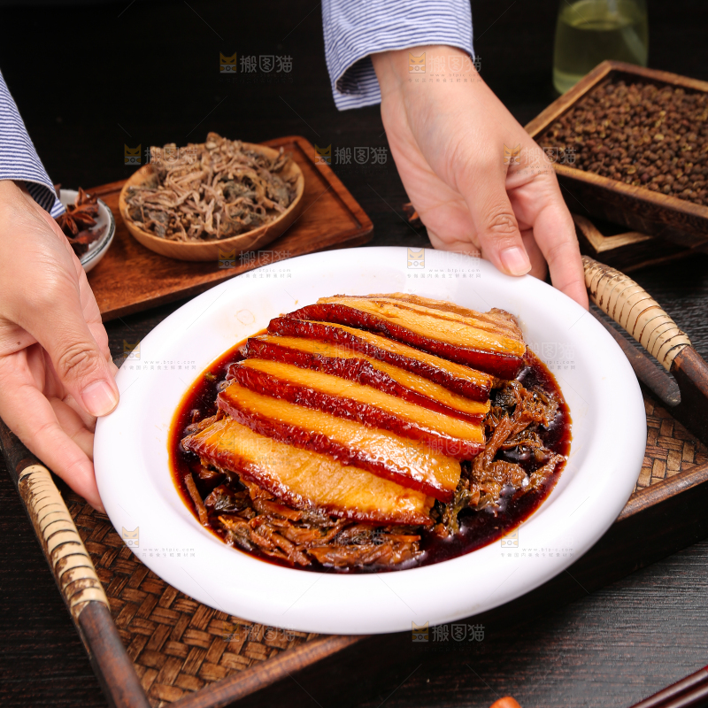 深底上的梅干菜扣肉