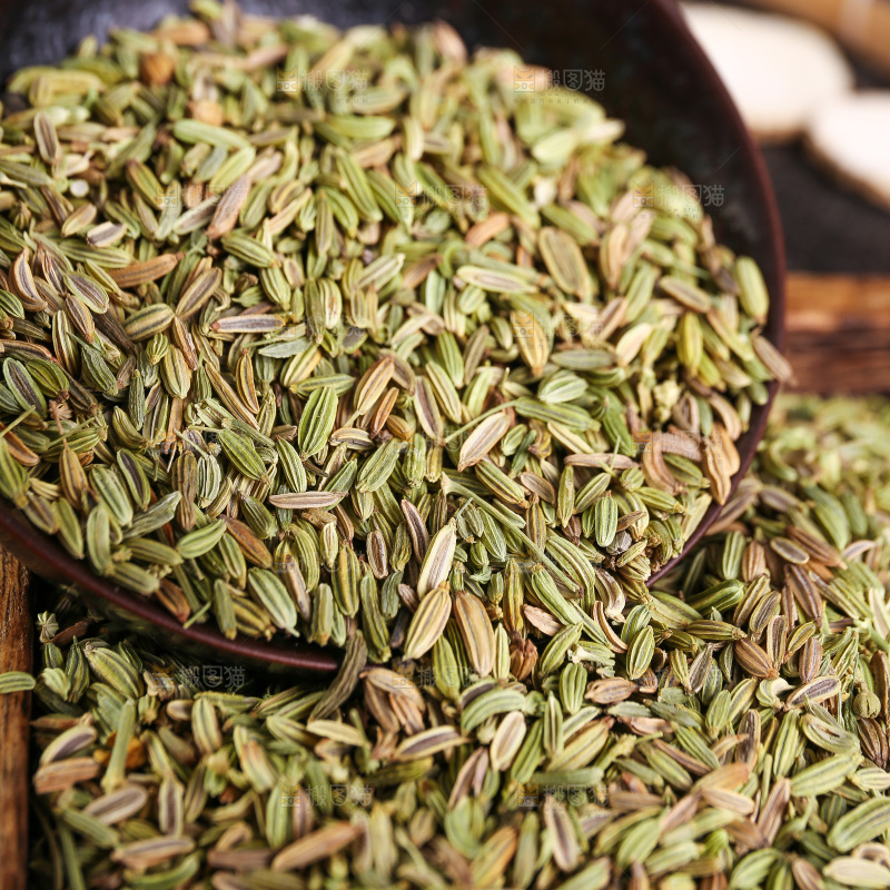 木底上的小茴香籽