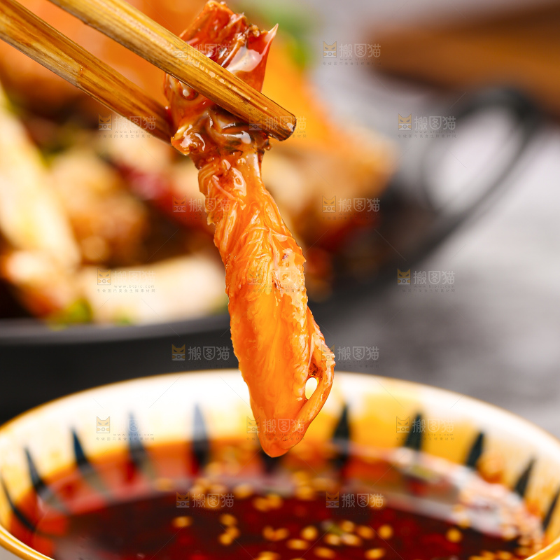 深底上的香辣梭子蟹